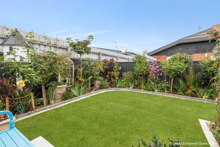 Photo of property in 6 Surrey Lane, Levin, 5510