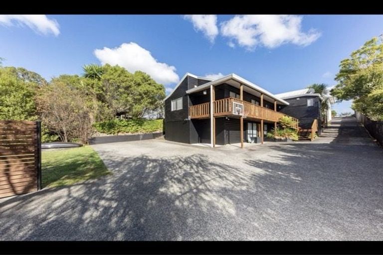 Photo of property in 1/41 Fairmount Road, Titirangi, Auckland, 0604
