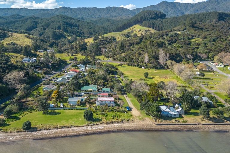 Photo of property in 281 Colville Road, Coromandel, 3584