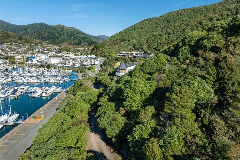 Photo of property in 37 Marina Drive, Waikawa, Picton, 7220