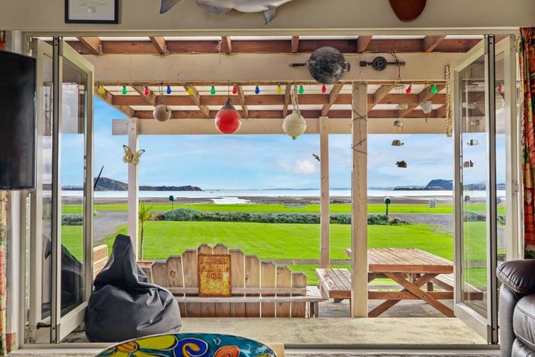 Photo of property in 9 Kawakawa Bay Coast Road, Kawakawa Bay, Papakura, 2585