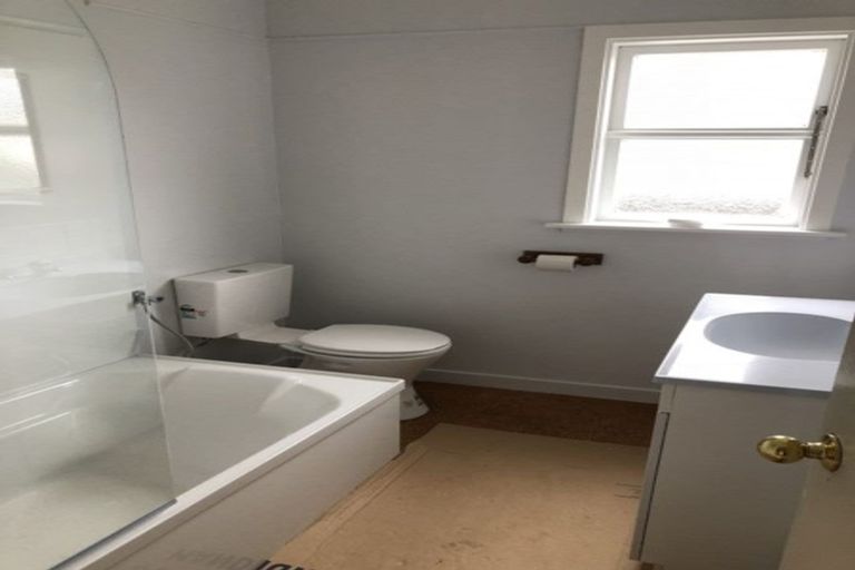 Photo of property in 10 Oxford Crescent, Ebdentown, Upper Hutt, 5018