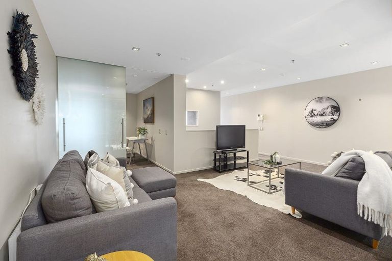 Photo of property in Patent 326 Apartments, 207s/326 Evans Bay Parade, Hataitai, Wellington, 6021