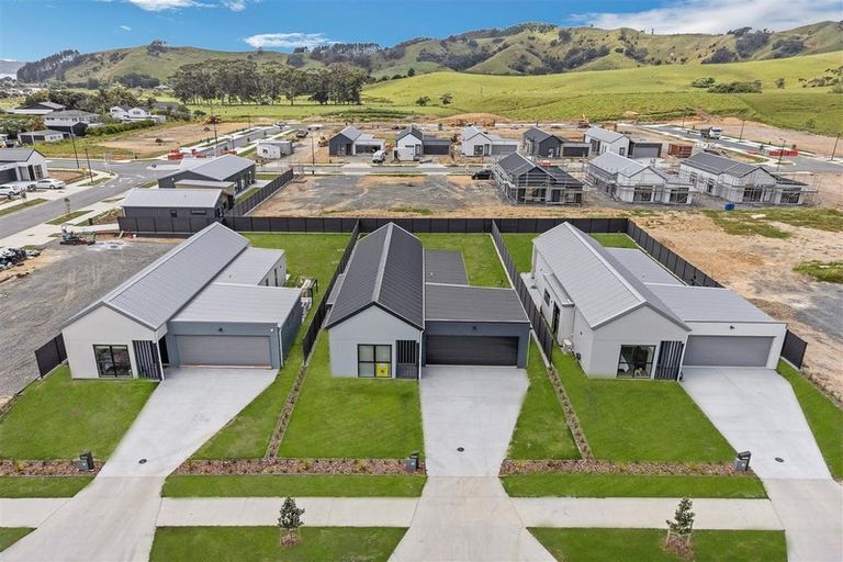 Photo of property in 64 Mataikokako Loop, Kawakawa Bay, 2585