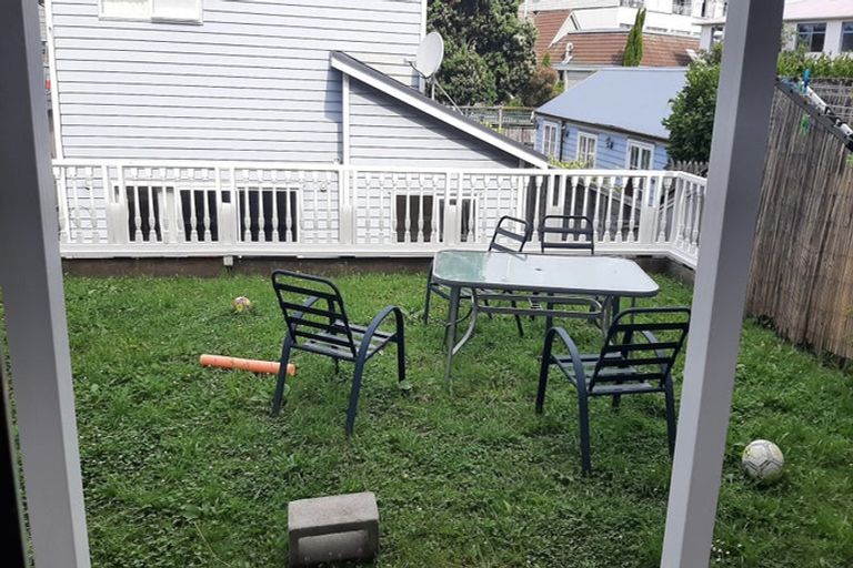 Photo of property in 15 Millward Street, Newtown, Wellington, 6021