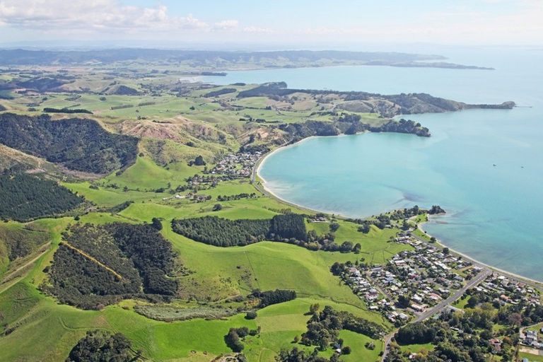 Photo of property in 1553 Clevedon Kawakawa Road, Kawakawa Bay, Papakura, 2585