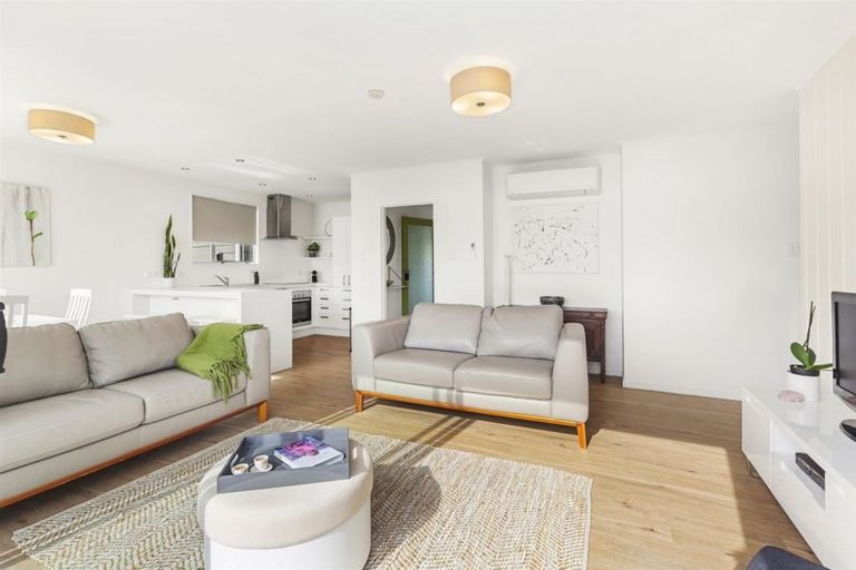 Photo of property in 97 Kahu Road, Paremata, Porirua, 5024