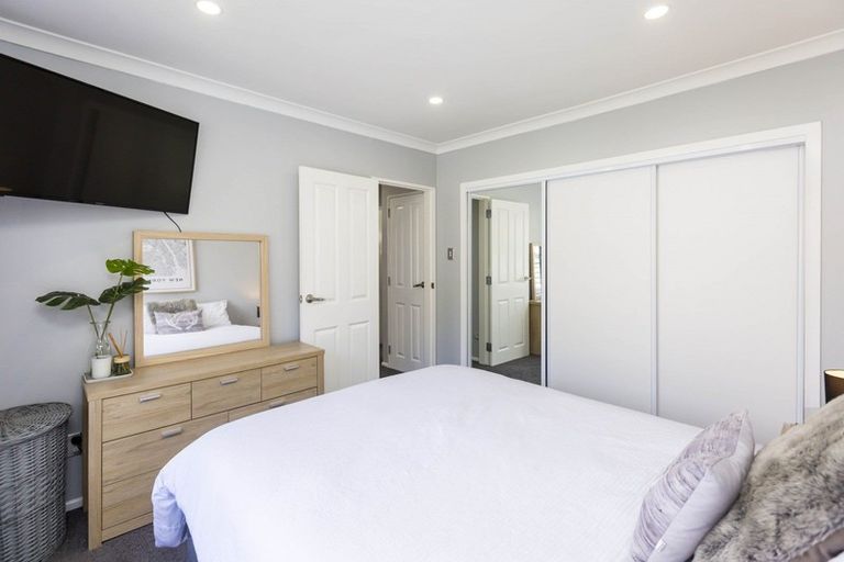 Photo of property in 2/15 Lane Street, Wallaceville, Upper Hutt, 5018