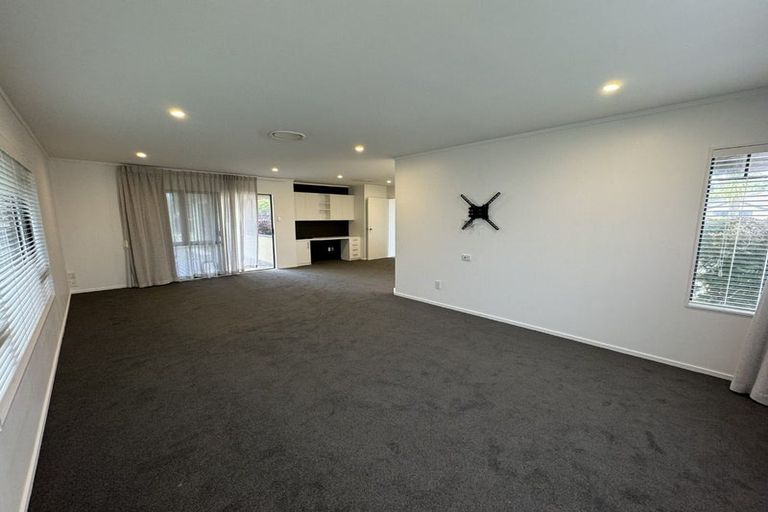 Photo of property in 11 Aspen Way, Kelvin Grove, Palmerston North, 4414