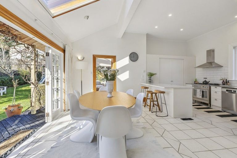 Photo of property in 52 Ira Street, Miramar, Wellington, 6022