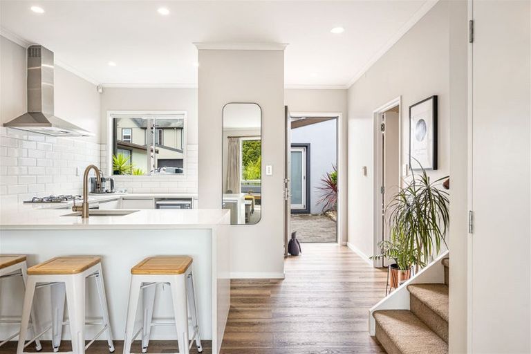 Photo of property in 9s Clearwater Cove, West Harbour, Auckland, 0618