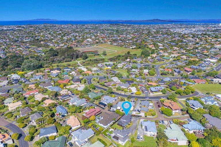 Photo of property in 1/23 Rifleman Rise, Unsworth Heights, Auckland, 0632