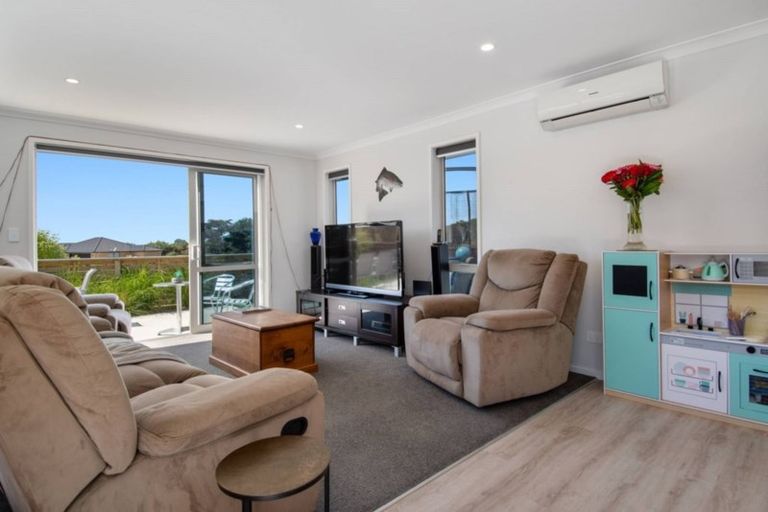 Photo of property in 22 Lakeside Terrace, Omokoroa, 3114