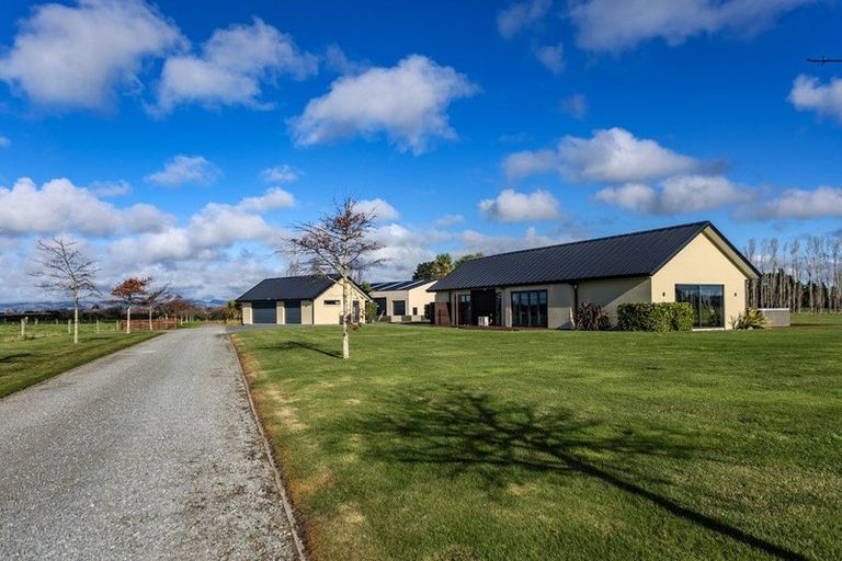 Photo of property in 585 Coutts Island Road, Coutts Island, Christchurch, 7670