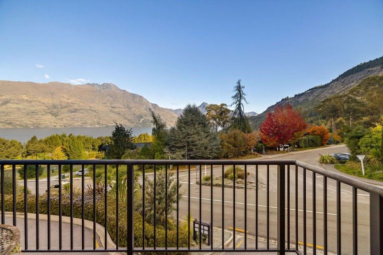 Photo of property in Arno Apartment, 9/8 Mckerrow Place, Sunshine Bay, Queenstown, 9300