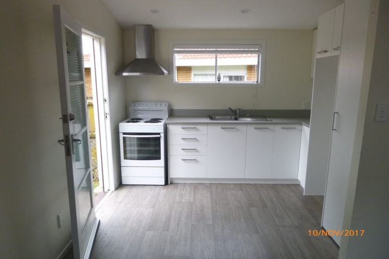 Photo of property in 2 Vera Road, Te Atatu South, Auckland, 0610