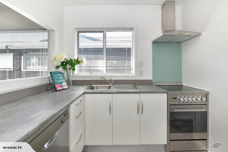 Photo of property in 1/871 East Coast Road, Northcross, Auckland, 0632