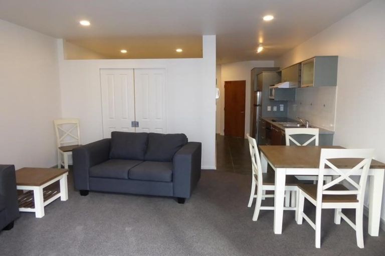 Photo of property in Atrium Towers, 6e/154 The Terrace, Wellington Central, Wellington, 6011