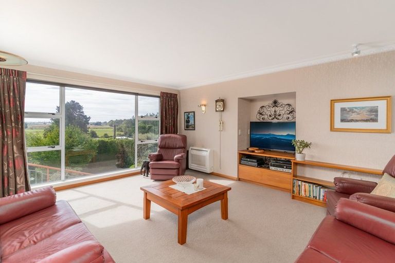 Photo of property in 413 Cashmere Road, Westmorland, Christchurch, 8025