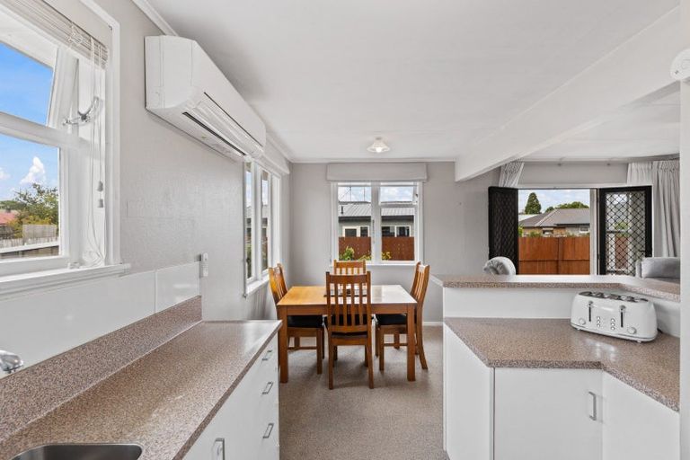 Photo of property in 8 Le Quesne Place, Fairfield, Hamilton, 3214