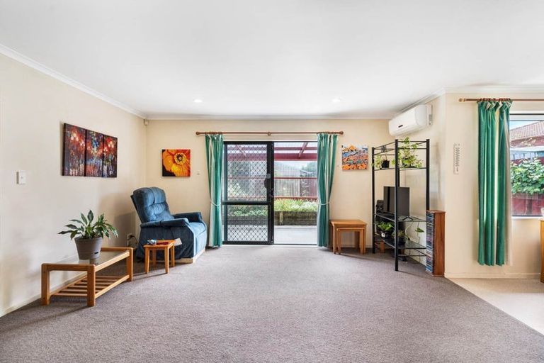 Photo of property in 3 Carling Avenue, Massey, Auckland, 0614