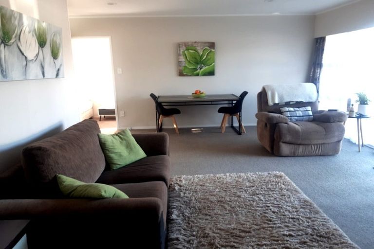 Photo of property in 1/126 Clevedon Road, Papakura, 2110