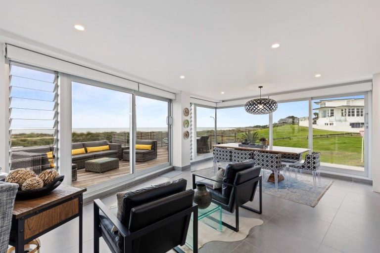 Photo of property in Weekeston Apartments, 2 Nobs Line, Strandon, New Plymouth, 4312