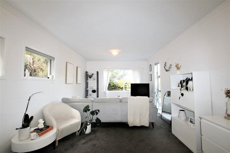 Photo of property in 27 Malters Place, Browns Bay, Auckland, 0630