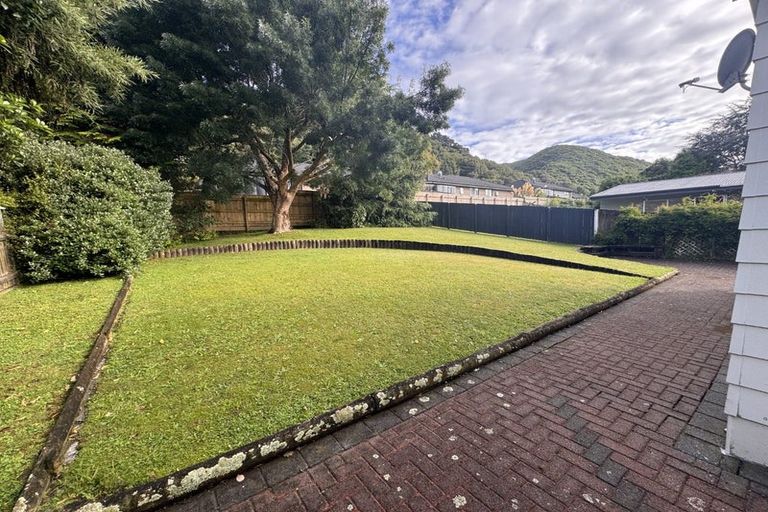 Photo of property in 21 Hartford Crescent, Totara Park, Upper Hutt, 5018