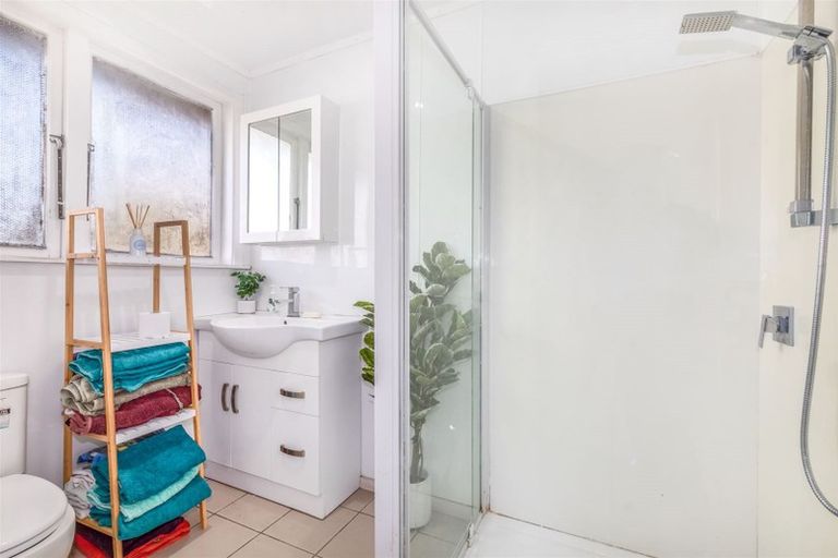 Photo of property in 8 Takapuwahia Drive, Takapuwahia, Porirua, 5022