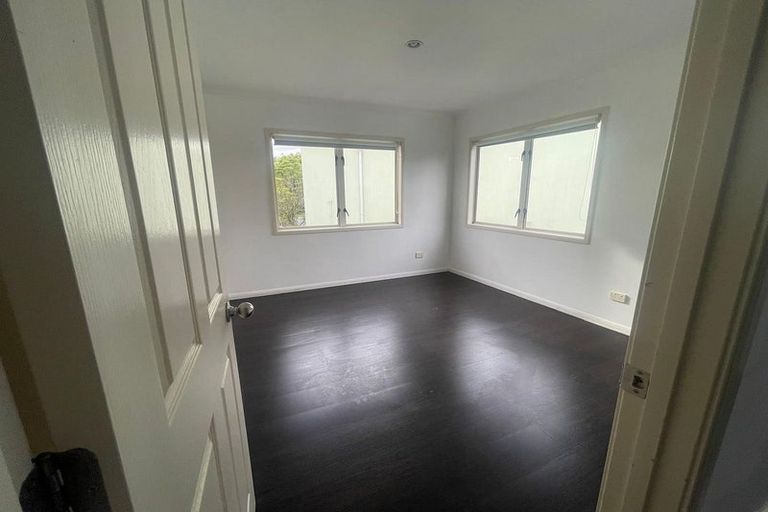 Photo of property in 3 Dainton Place, New Lynn, Auckland, 0600