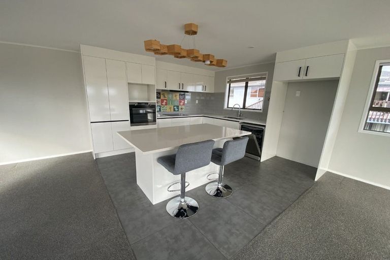 Photo of property in 30 Lewisham Street, Highland Park, Auckland, 2010