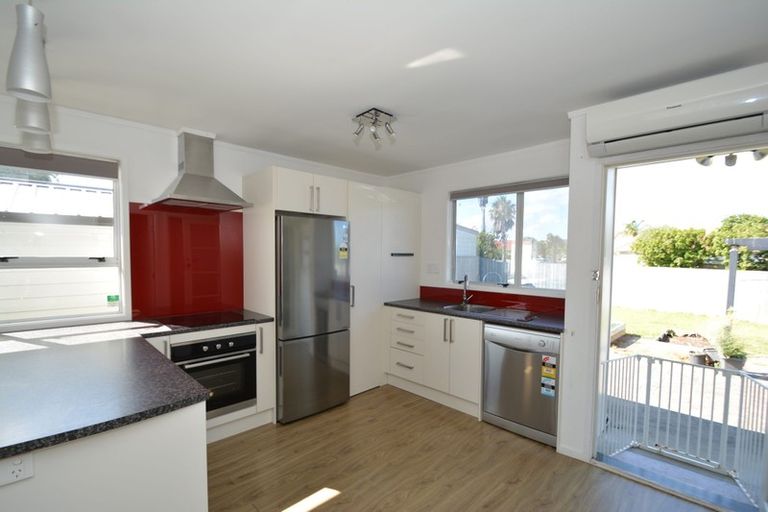 Photo of property in 15 Tyndrum Place, Highland Park, Auckland, 2010