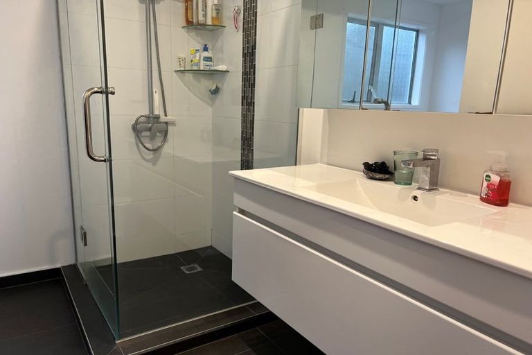 Photo of property in 27 Park Hill Road, Birkenhead, Auckland, 0626