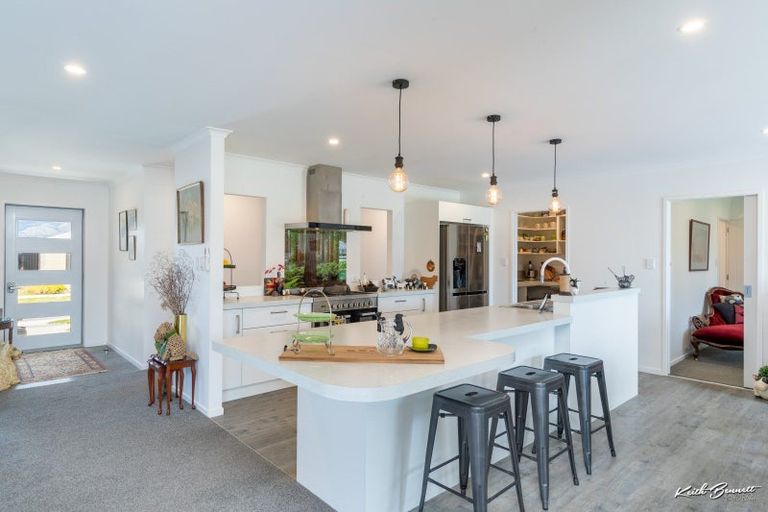 Photo of property in 33 Buddle Road, Wallaceville, Upper Hutt, 5018