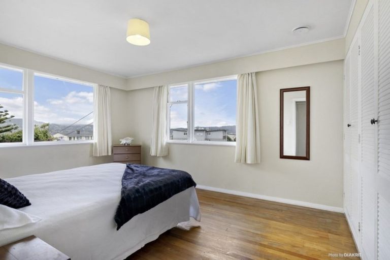 Photo of property in 33 Raukawa Street, Strathmore Park, Wellington, 6022