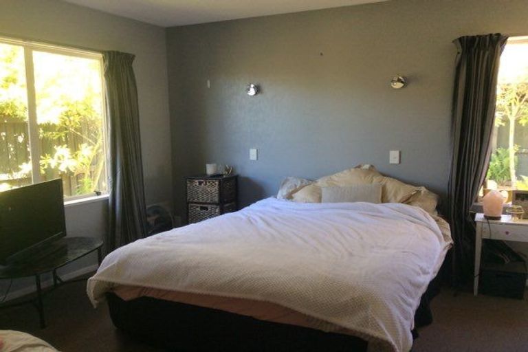 Photo of property in 4 Ronald George Place, Parklands, Christchurch, 8083