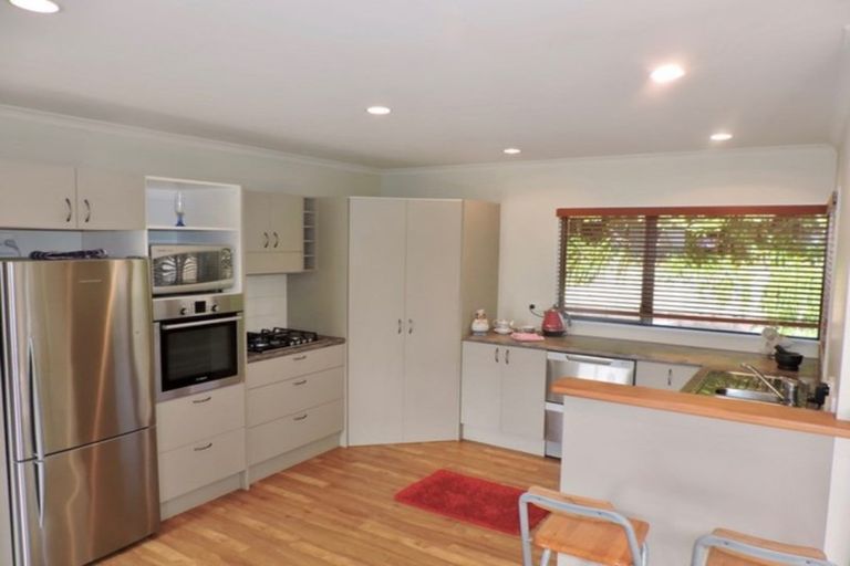 Photo of property in 18 Pendennis Point, Camborne, Porirua, 5026