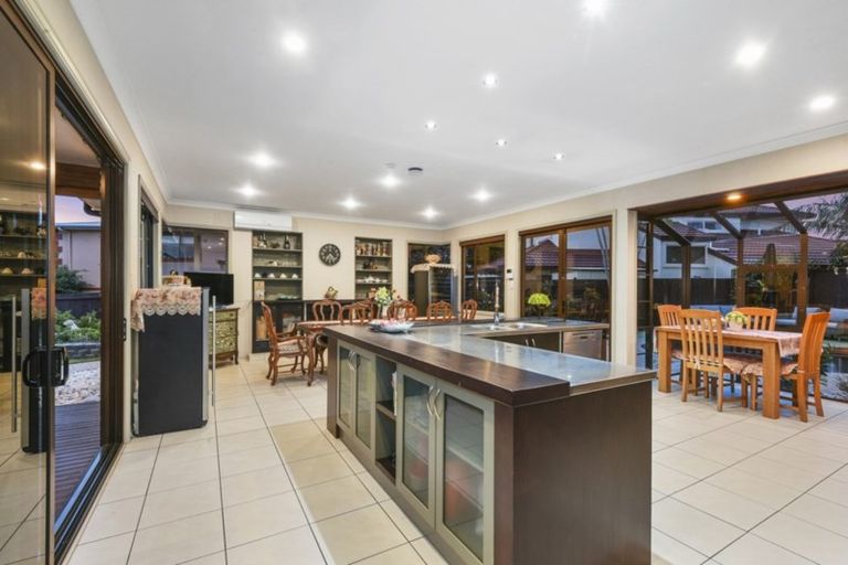 Photo of property in 70 Manor Park, Sunnyhills, Auckland, 2010