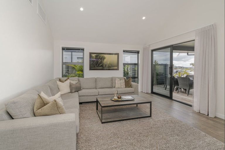 Photo of property in 13 Awatea Drive, Whitianga, 3510