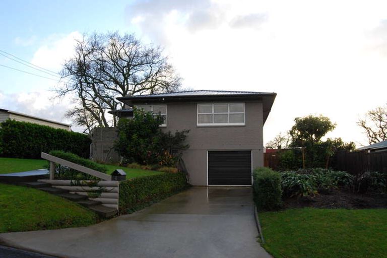 Photo of property in 4 Luplau Crescent, Cockle Bay, Auckland, 2014