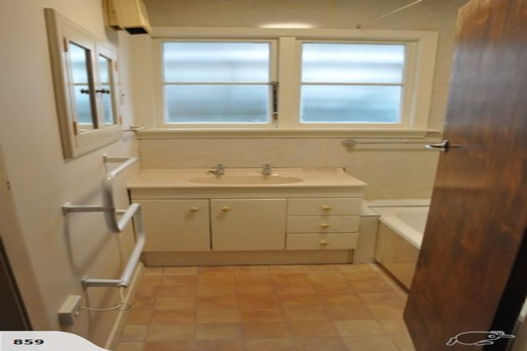 Photo of property in 1 Oakhurst Place, Russley, Christchurch, 8042