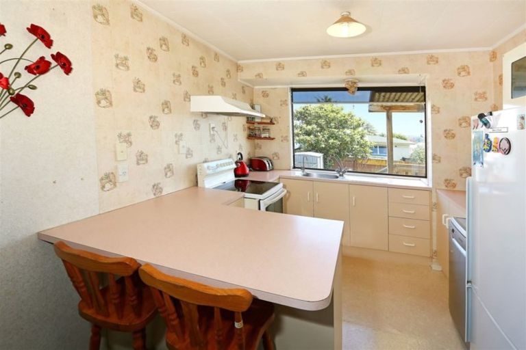 Photo of property in 1/1 Marlene Avenue, Te Atatu South, Auckland, 0610