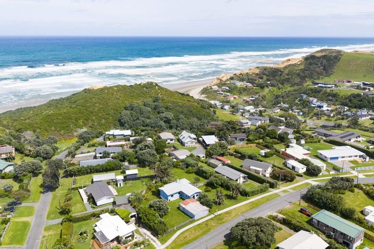 Photo of property in 8-10 Kelly Street, Baylys Beach, Dargaville, 0377