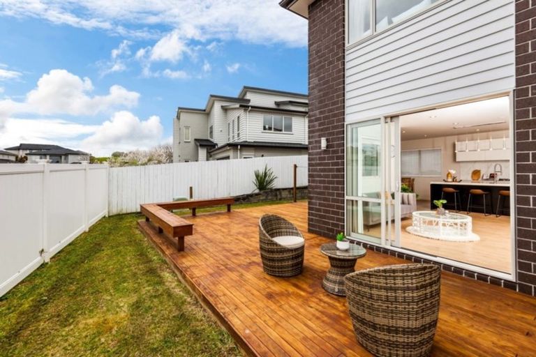 Photo of property in 64 Huntington Park Drive, Greenhithe, Auckland, 0632