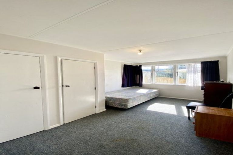 Photo of property in 19 Speargrass Grove, Timberlea, Upper Hutt, 5018