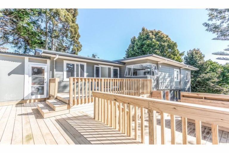 Photo of property in 104 Sunnyside Road, Sunnyvale, Auckland, 0612