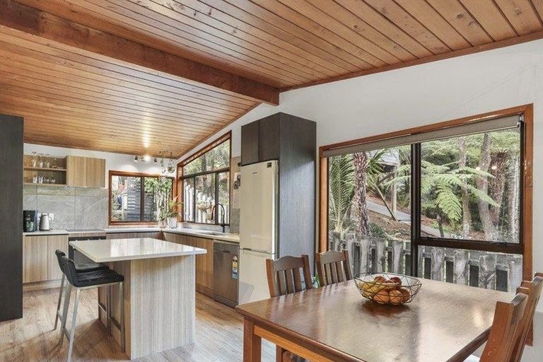 Photo of property in 23 Victory Road, Laingholm, Auckland, 0604