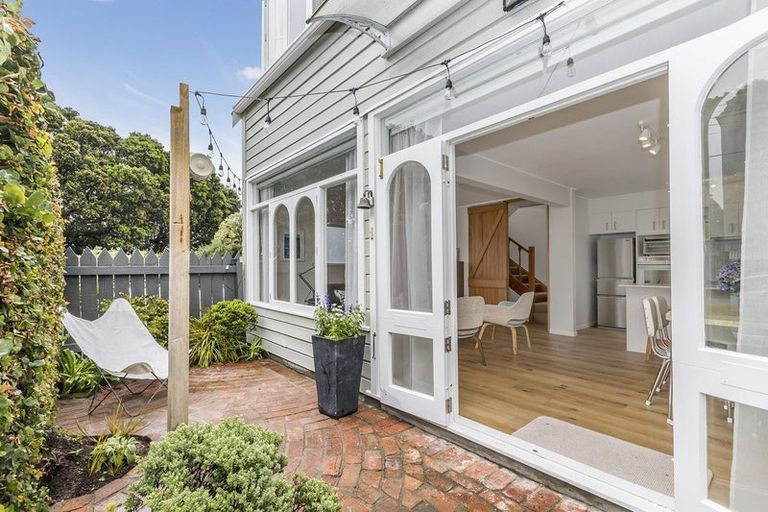 Photo of property in 1/1 Cottleville Terrace, Thorndon, Wellington, 6011