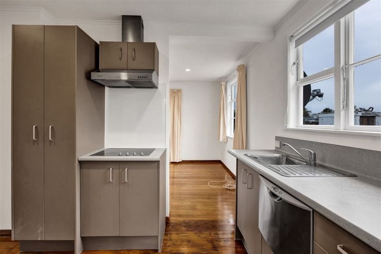 Photo of property in 29 Wilson Street, Waverley, 4510